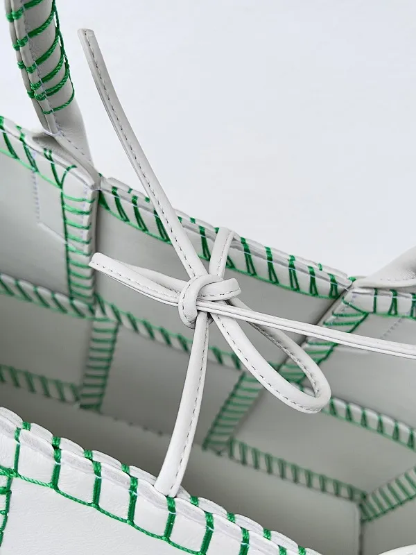 All categories 💚 Authentic bags 💚 BV 2025 new style 𝗕𝗼𝘁𝘁𝗲𝗴𝗮 𝗩𝗲𝗻𝗲𝘁𝗮 Tote bag